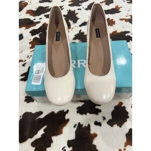 Array Women's Flatter Women's Pumps Patent Leather Cream Size 8N NIB